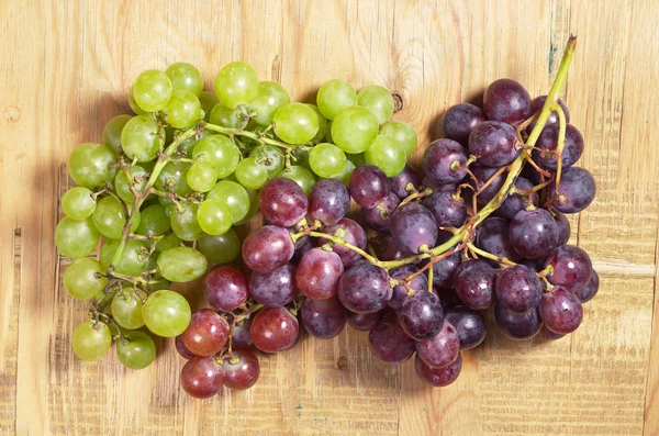 Green and red grapes — Stock Photo, Image
