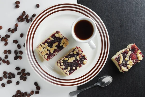 Gâteaux Faits Maison Avec Confiture Tasse Café Sur Fond Bicolore — Photo