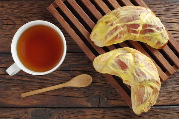 Directly View Buns Banana Cream Cup Tea Wooden Table — Stock Photo, Image