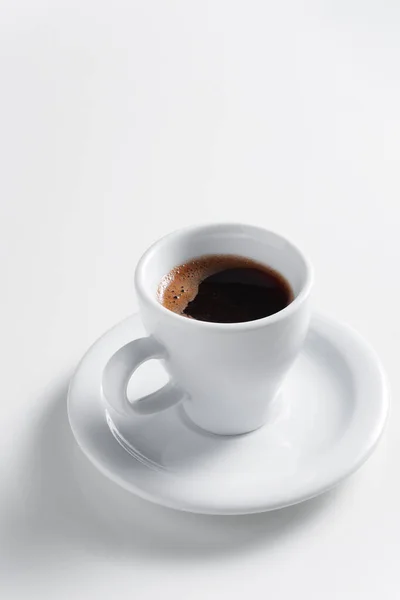 Tazza Caffè Con Piattino Sfondo Bianco Vicino — Foto Stock