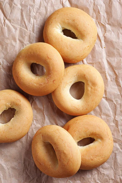 Homemade Small Bagels Crumpled Paper Background Close Top — Stock Photo, Image