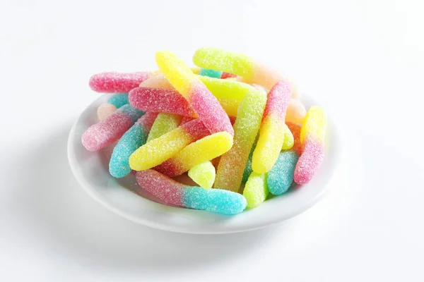 Bord Van Kleurrijke Gummy Gelei Worm Snoepjes Witte Achtergrond — Stockfoto