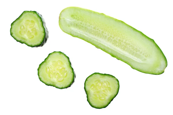 Gesneden Groene Komkommers Geïsoleerd Witte Achtergrond Bovenaanzicht — Stockfoto
