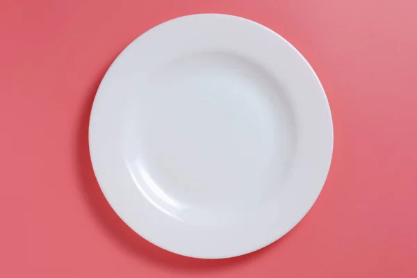 Empty White Ceramic Plate Pink Background Top View — Fotografia de Stock