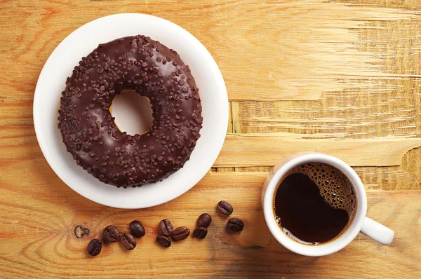 Koffie en chocolade donut — Stockfoto