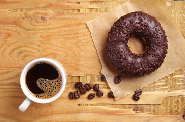 Chocolade donut en koffie — Stockfoto
