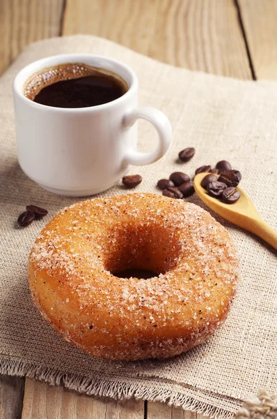 甜甜甜圈和咖啡 — 图库照片