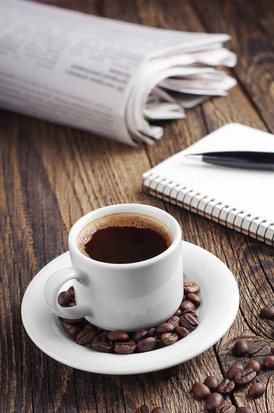 Coffee cup and newspaper — Stock Photo, Image