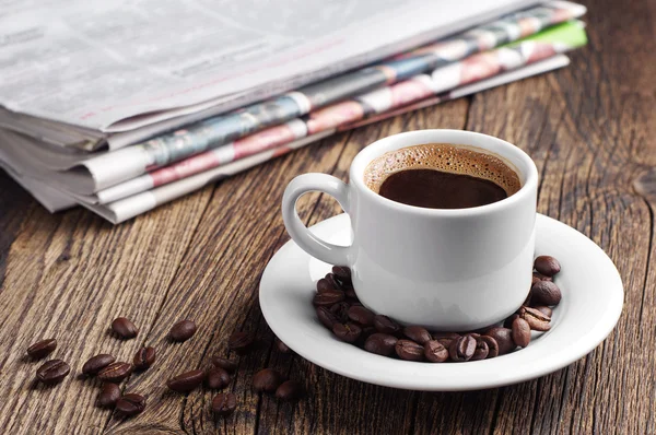 Coffee and newspaper — Stock Photo, Image