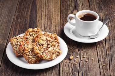 tatlı kurabiye fındık ve kahve 