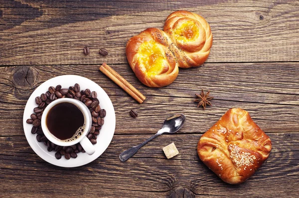 Zoete broodjes en koffie — Stockfoto