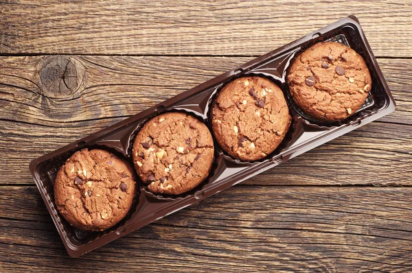 Шоколадное печенье с орехами — стоковое фото