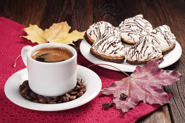 Café e biscoitos com creme — Fotografia de Stock