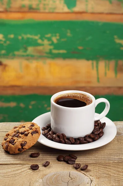 Taza de café y galletas sabrosas —  Fotos de Stock