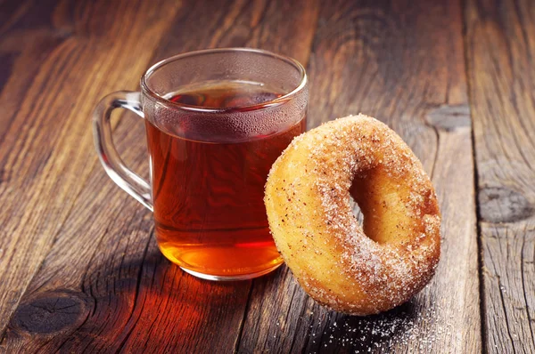 Čaj a sladké koblihy — Stock fotografie