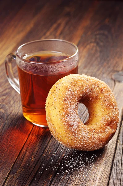 Çörek şeker ve çay ile — Stok fotoğraf