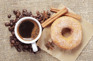 tatlı çörek ve kahve