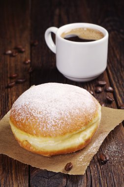 Berliner çörek kahve ile