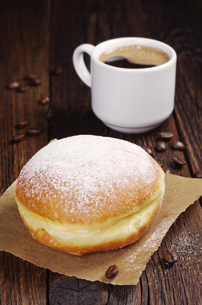 Donut Berliner com café — Fotografia de Stock