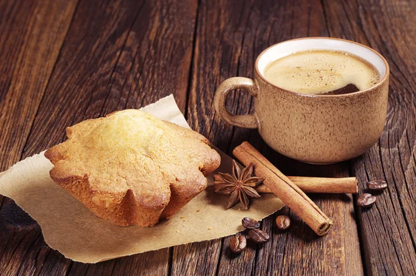 Cupcake and coffee — Stock Photo, Image