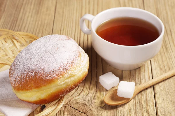 Berliner donut med kaffe — Stockfoto