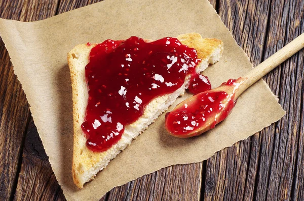 Tostadas de primer plano con mermelada — Foto de Stock