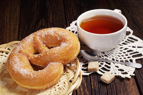 Tasty pretzel and tea — Stock Photo, Image