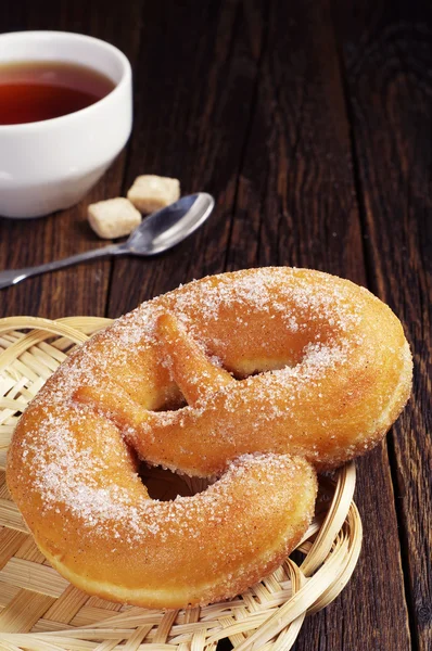 Süße Brötchen und Tee — Stockfoto