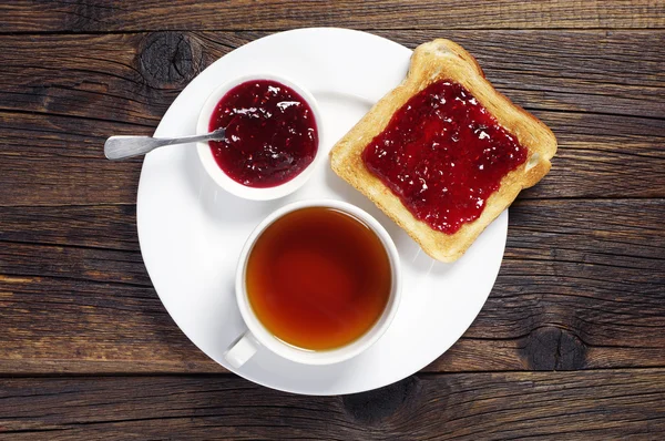 Reçel ve çay tost — Stok fotoğraf