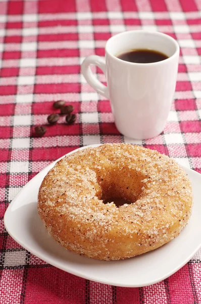 Ontbijt met donut en koffie — Stockfoto