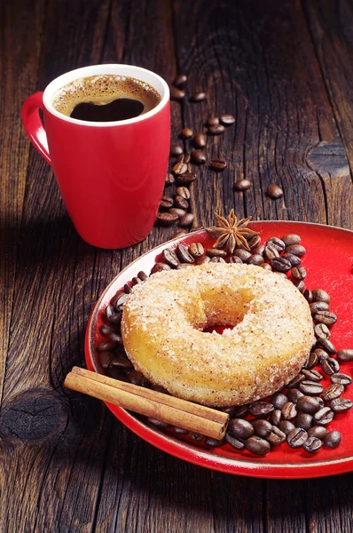 Ontbijt met donut en koffie — Stockfoto