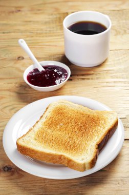 Reçel ve kahve Kupası ile tost