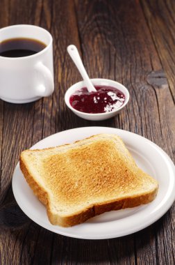 Reçelli tost ve kahve.