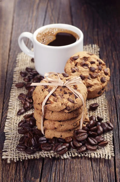 Chocolate cookies and coffee — Stock Photo, Image