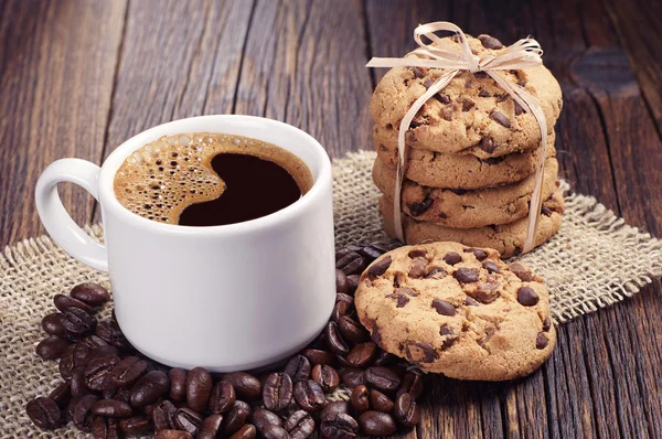 Coffee and chocolate cookies — Stock Photo, Image