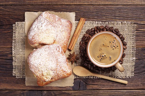 Café e dois pães frescos — Fotografia de Stock