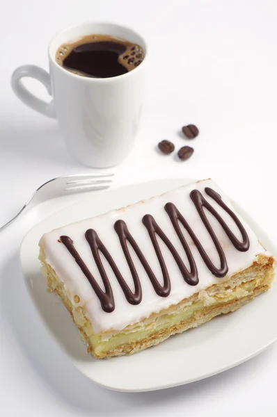 Creamy cake and coffee — Stock Photo, Image