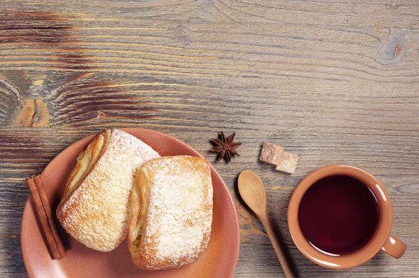 Xícara de chá e pães doces — Fotografia de Stock