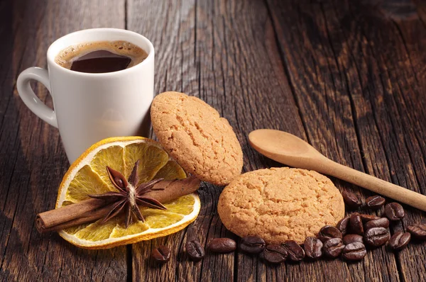 Biscuits et tasse de café — Photo