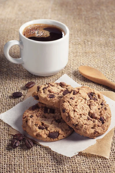 Choklad kakor och kaffe — Stockfoto