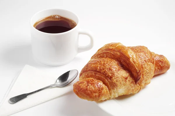 Tazza di caffè e croissant — Foto Stock