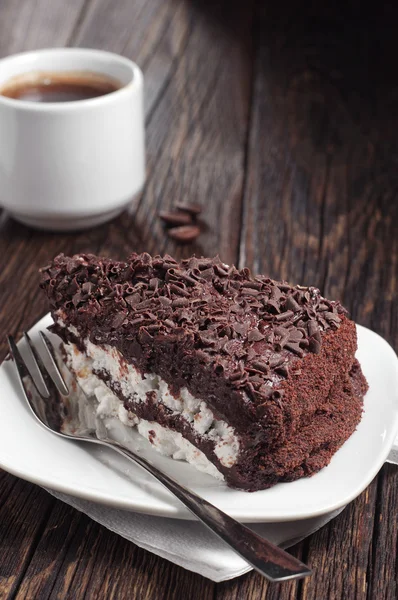 Pastel de chocolate en plato y café —  Fotos de Stock