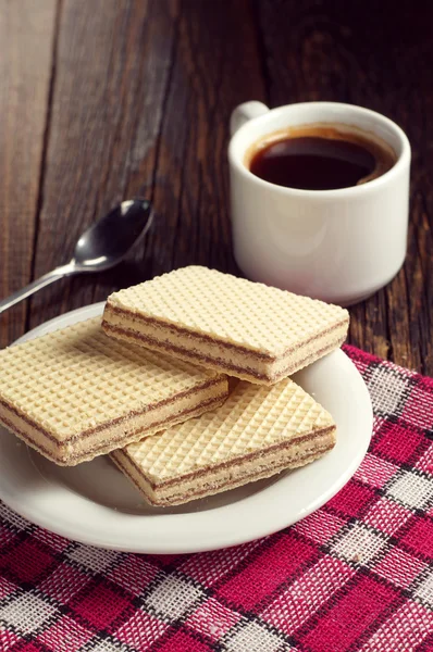 Leckere Waffeln und Kaffee — Stockfoto