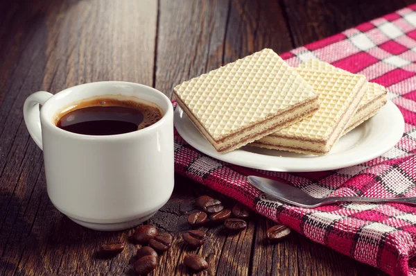 Coffee and wafers — Stock Photo, Image