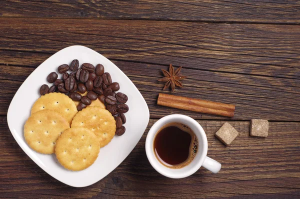 Kaffee und Cracker-Kekse — Stockfoto