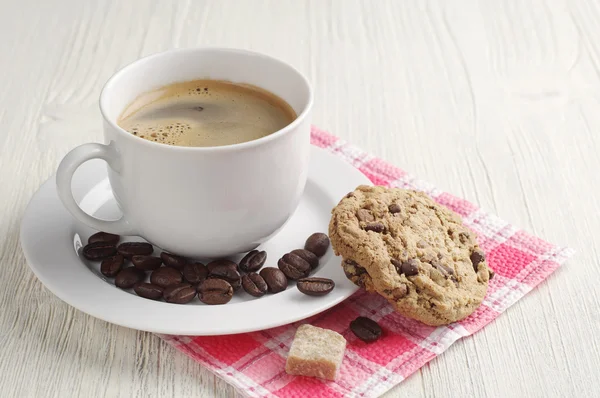 Kaffe och kaka med choklad — Stockfoto