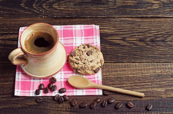 Kaffee und Kekse mit Schokolade — Stockfoto