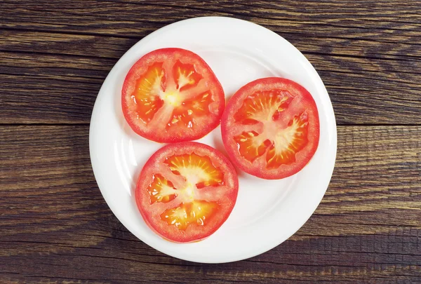 Plakjes tomaten in plaat — Stockfoto