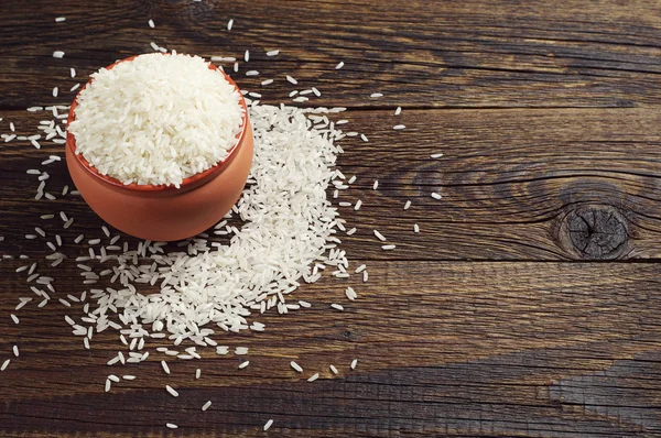 Cuenco con arroz en la mesa —  Fotos de Stock