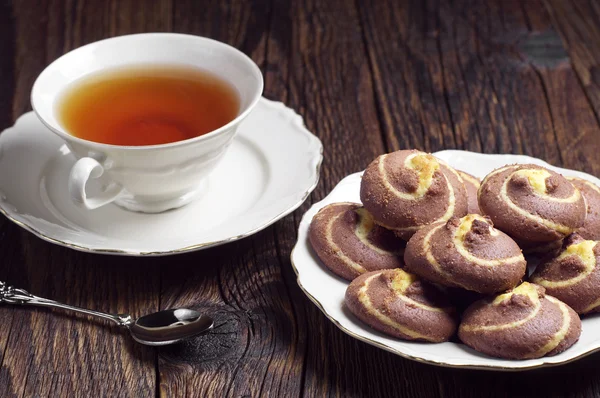 Tasse de thé et biscuits — Photo